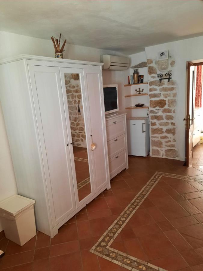 Room Ivana Rab Town Bagian luar foto