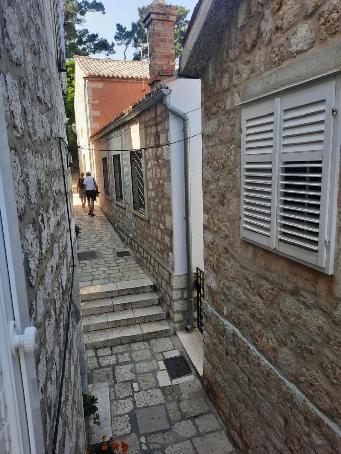 Room Ivana Rab Town Bagian luar foto